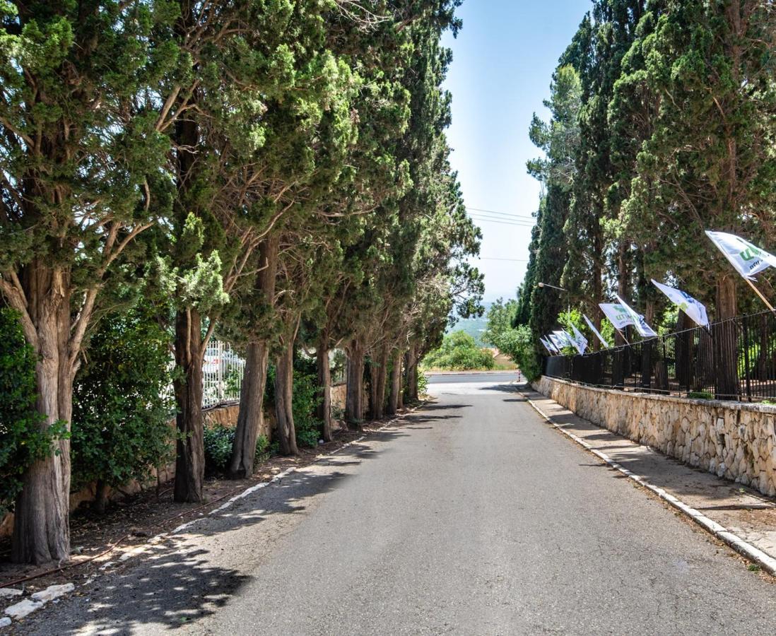 Eden Inn Zikhron Ya'akov Exterior photo